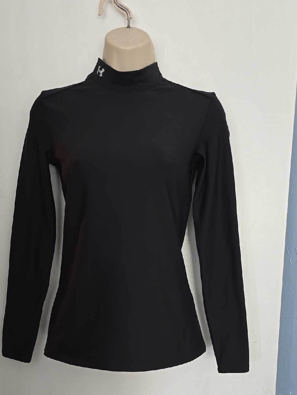 Under Armour Women's Black Long-Sleeve Mock Neck Performance Top MD